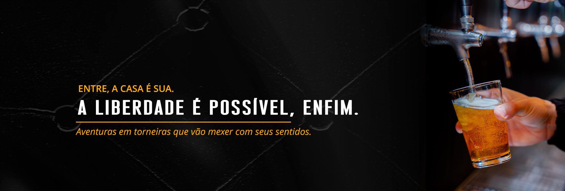 Cerveja artesanal sendo servida